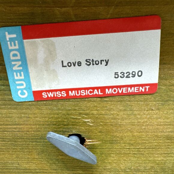 VTG Cuendet SWITZERLAND MUSICAL BOX SHALET “Love Story 7.25"x4.75"‎ WOOD - Picture 13 of 14